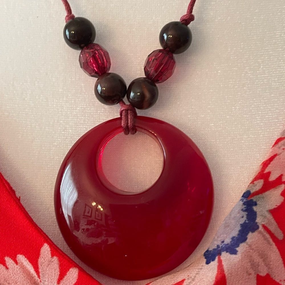 ‎VINTAGE RED ACRYLIC AND BEADED STATEMENT NECKLACE
